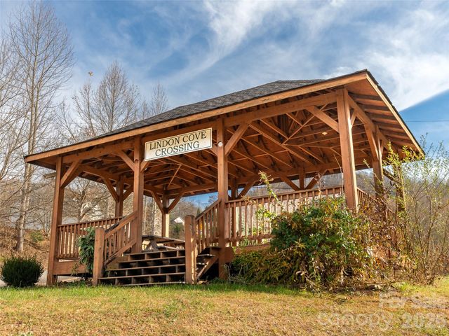 75 S Lindon Cove Road, Candler, NC 28715