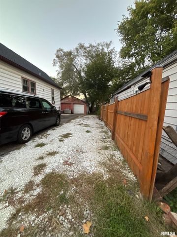 2423 W GARDEN Street, Peoria, IL 61605