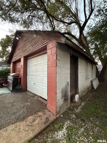 2423 W GARDEN Street, Peoria, IL 61605