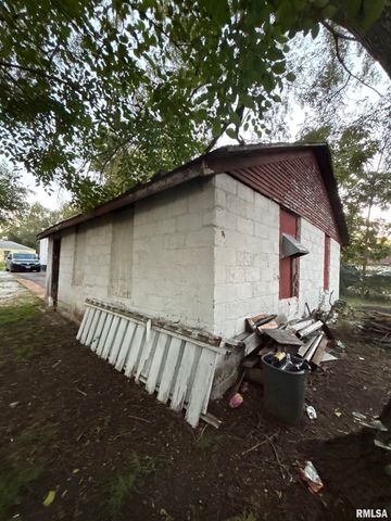 2423 W GARDEN Street, Peoria, IL 61605