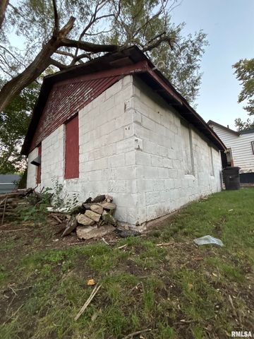 2423 W GARDEN Street, Peoria, IL 61605