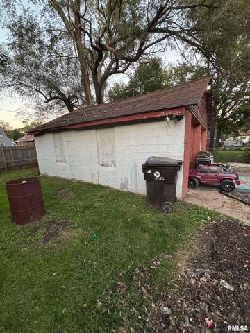 2423 W GARDEN Street, Peoria, IL 61605