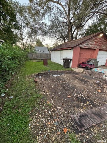 2423 W GARDEN Street, Peoria, IL 61605