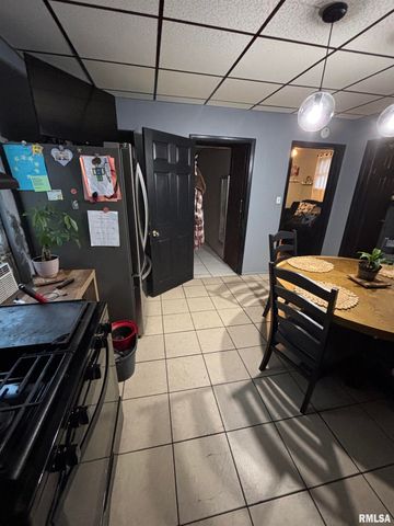 2423 W GARDEN Street, Peoria, IL 61605