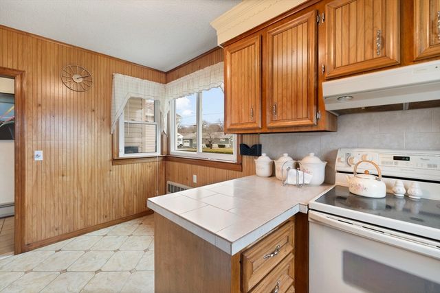 20 Cleveland St, West Warwick, RI 02893