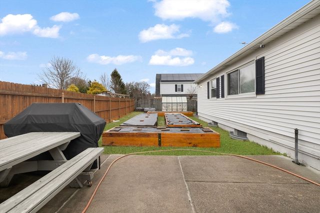 20 Cleveland St, West Warwick, RI 02893