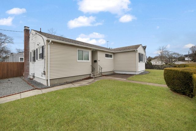 20 Cleveland St, West Warwick, RI 02893