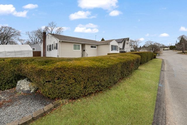 20 Cleveland St, West Warwick, RI 02893