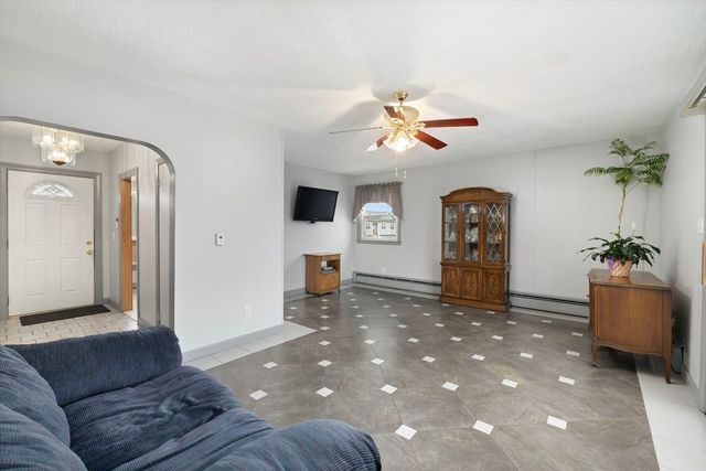 20 Cleveland St, West Warwick, RI 02893