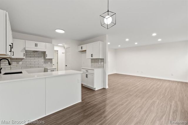 24530 Pineview Street, Oak Park, MI 48237