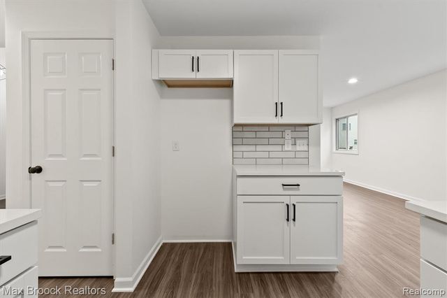 24530 Pineview Street, Oak Park, MI 48237