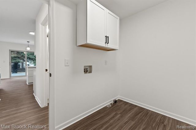 24530 Pineview Street, Oak Park, MI 48237