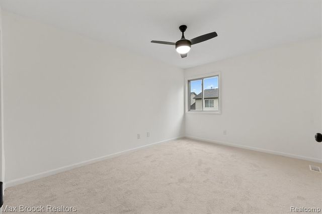 24530 Pineview Street, Oak Park, MI 48237