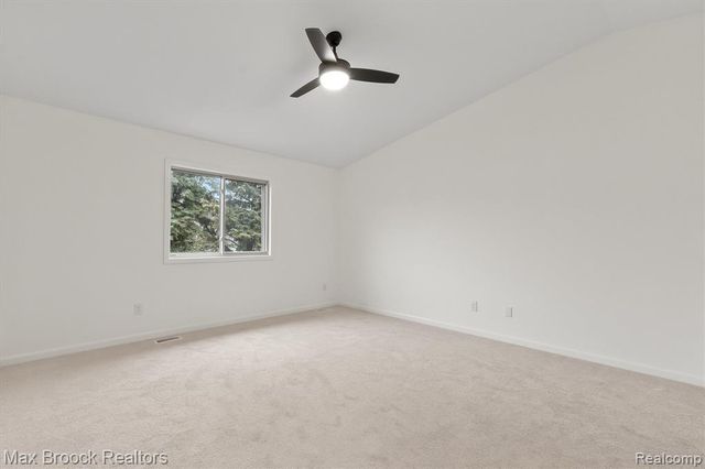 24530 Pineview Street, Oak Park, MI 48237