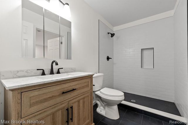 24530 Pineview Street, Oak Park, MI 48237