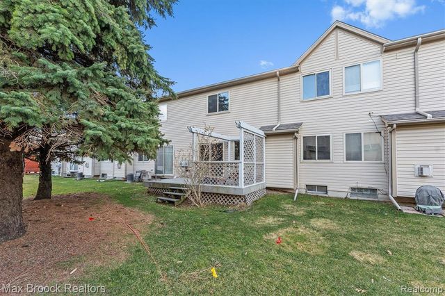 24530 Pineview Street, Oak Park, MI 48237