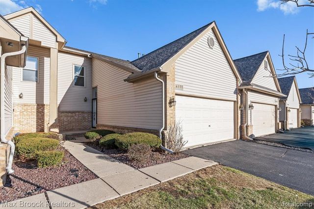 24530 Pineview Street, Oak Park, MI 48237