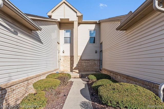 24530 Pineview Street, Oak Park, MI 48237