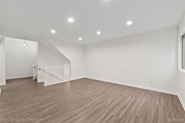 24530 Pineview Street, Oak Park, MI 48237