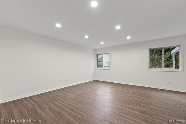 24530 Pineview Street, Oak Park, MI 48237