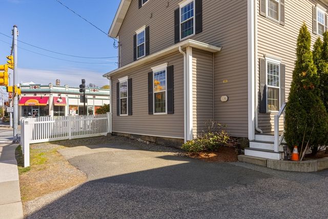 42 Lexington St 3, Waltham, MA 02452