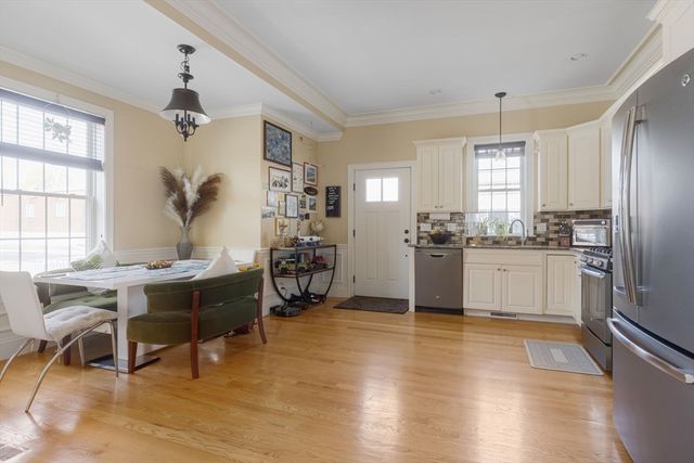 42 Lexington St 3, Waltham, MA 02452