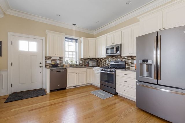 42 Lexington St 3, Waltham, MA 02452