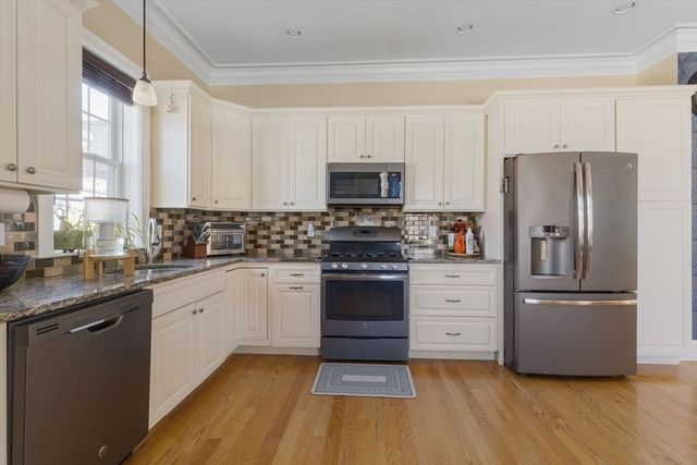 42 Lexington St 3, Waltham, MA 02452