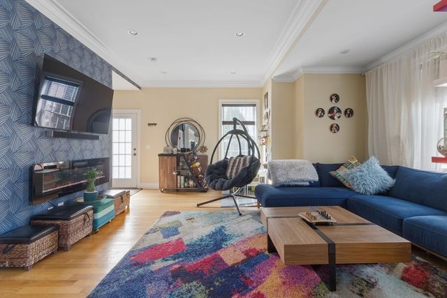 42 Lexington St 3, Waltham, MA 02452