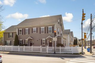 42 Lexington St 3, Waltham, MA 02452