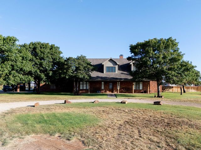 7910 County Rd 7700, Wolfforth, TX 79382