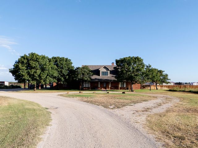 7910 County Rd 7700, Wolfforth, TX 79382