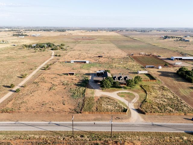 7910 County Rd 7700, Wolfforth, TX 79382