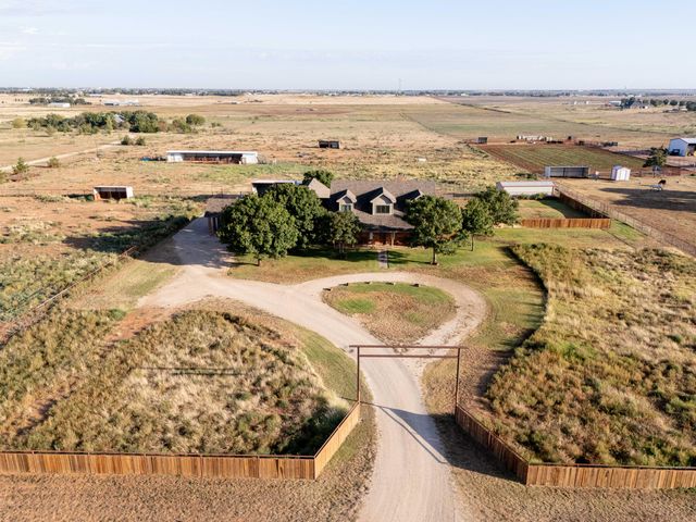 7910 County Rd 7700, Wolfforth, TX 79382