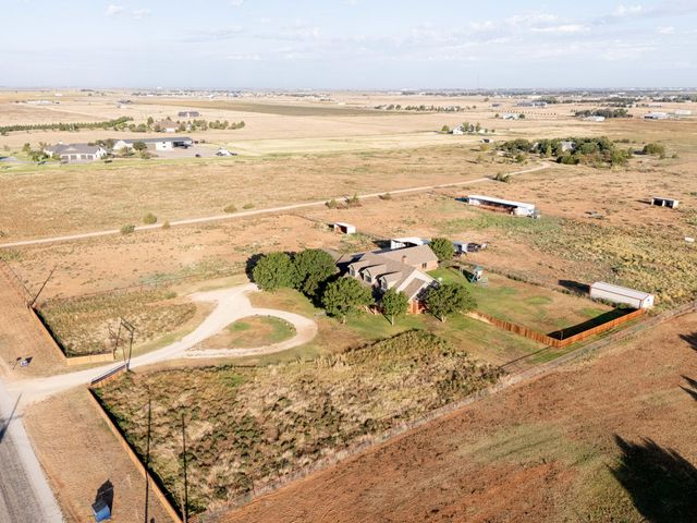 7910 County Rd 7700, Wolfforth, TX 79382