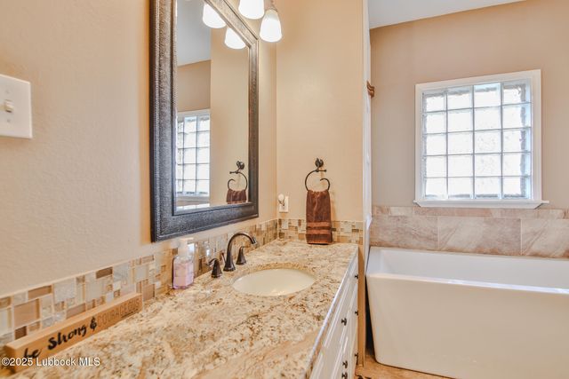 7910 County Rd 7700, Wolfforth, TX 79382