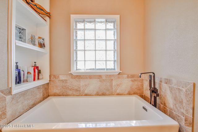 7910 County Rd 7700, Wolfforth, TX 79382