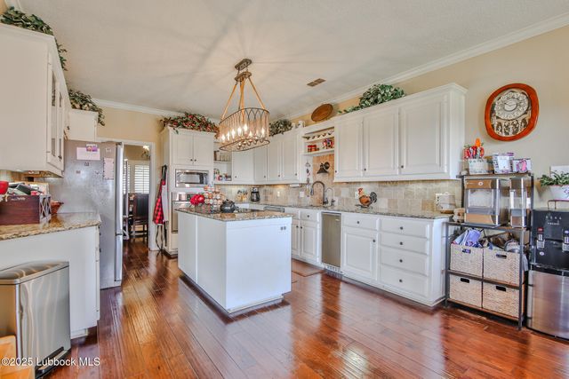 7910 County Rd 7700, Wolfforth, TX 79382