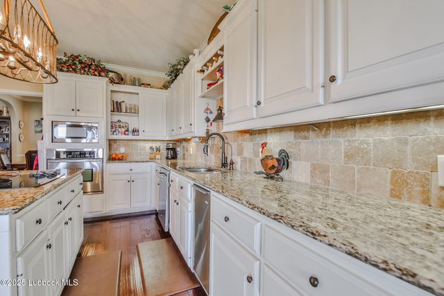 7910 County Rd 7700, Wolfforth, TX 79382