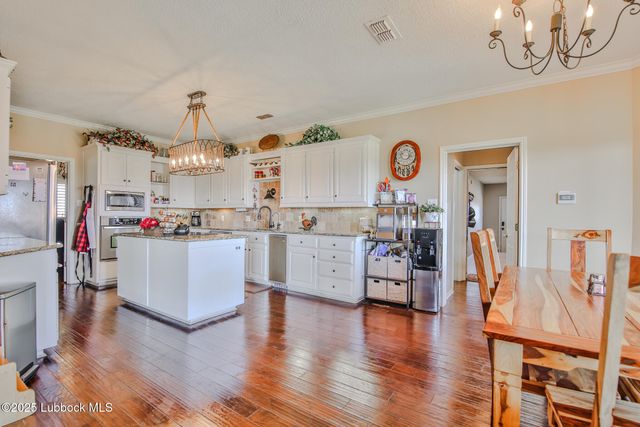 7910 County Rd 7700, Wolfforth, TX 79382