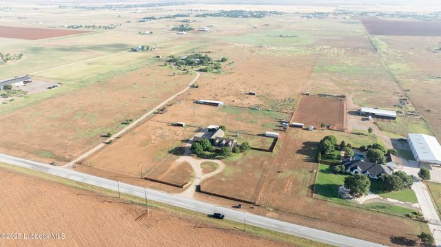 7910 County Rd 7700, Wolfforth, TX 79382