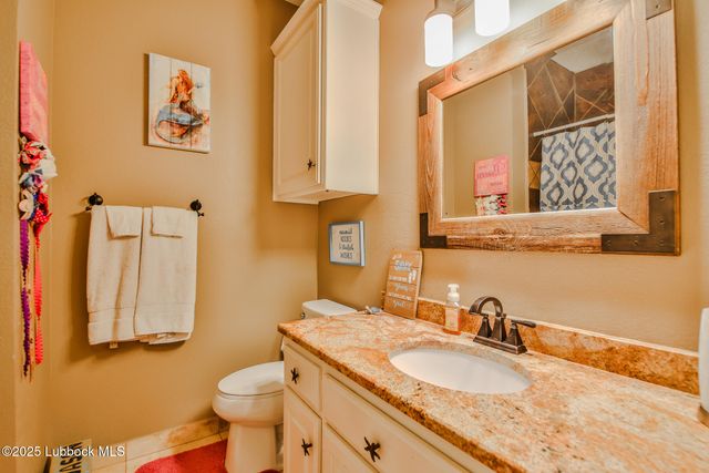 7910 County Rd 7700, Wolfforth, TX 79382