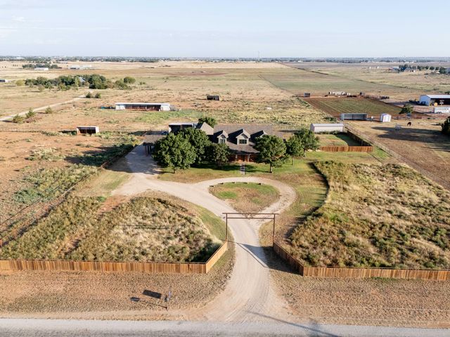 7910 County Rd 7700, Wolfforth, TX 79382
