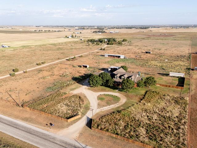 7910 County Rd 7700, Wolfforth, TX 79382
