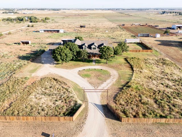 7910 County Rd 7700, Wolfforth, TX 79382