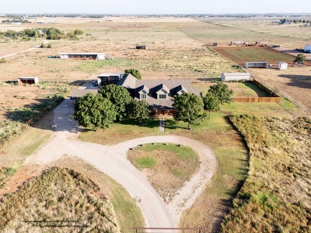 7910 County Rd 7700, Wolfforth, TX 79382