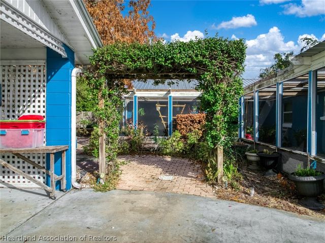 313 E Canfield Street, Avon Park, FL 33825