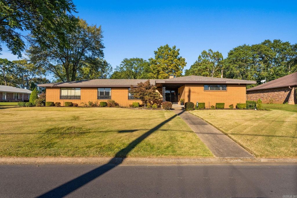 1009 Cherry Hill Dr, North Little Rock, AR 72116