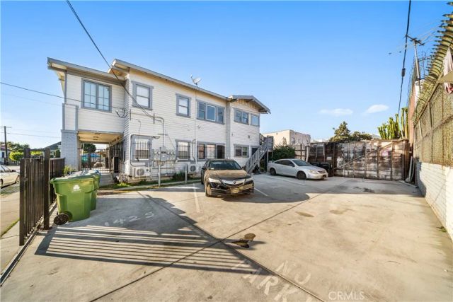 1425 W 18th St., Los Angeles, CA 90006