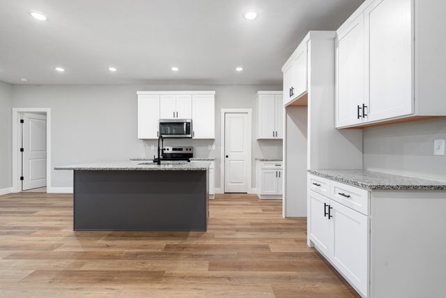 211 E Clayton Lane, Republic, MO 65738